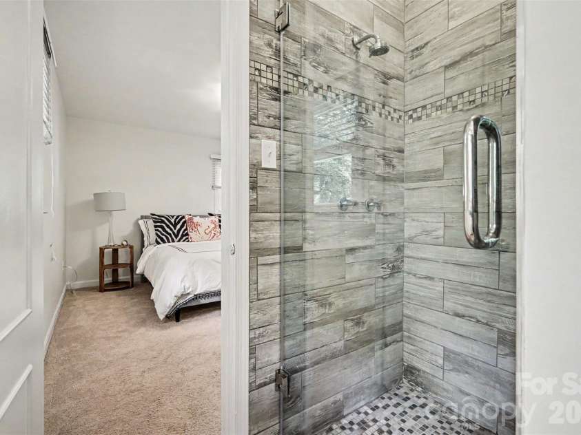 7022 Ludwig Drive, Charlotte, NC 28215.  MLS# CAR4373882, YatesRealty ID 20114. 