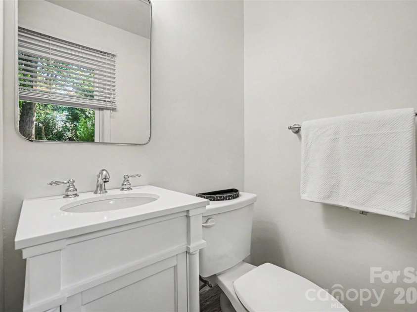 7022 Ludwig Drive, Charlotte, NC 28215.  MLS# CAR4373882, YatesRealty ID 20114. 