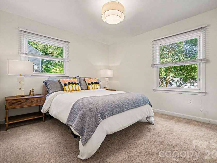 7022 Ludwig Drive, Charlotte, NC 28215.  MLS# CAR4373882, YatesRealty ID 20114. 