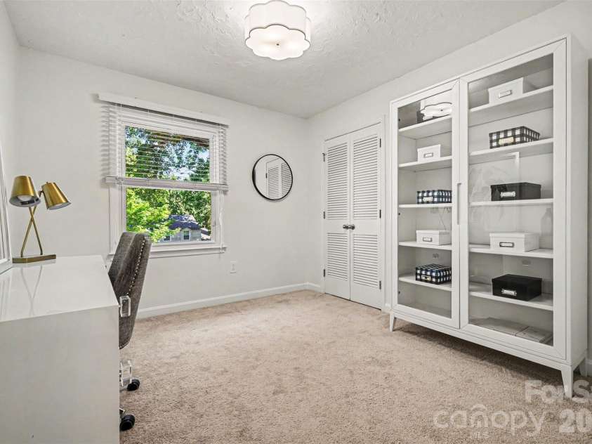7022 Ludwig Drive, Charlotte, NC 28215.  MLS# CAR4373882, YatesRealty ID 20114. 
