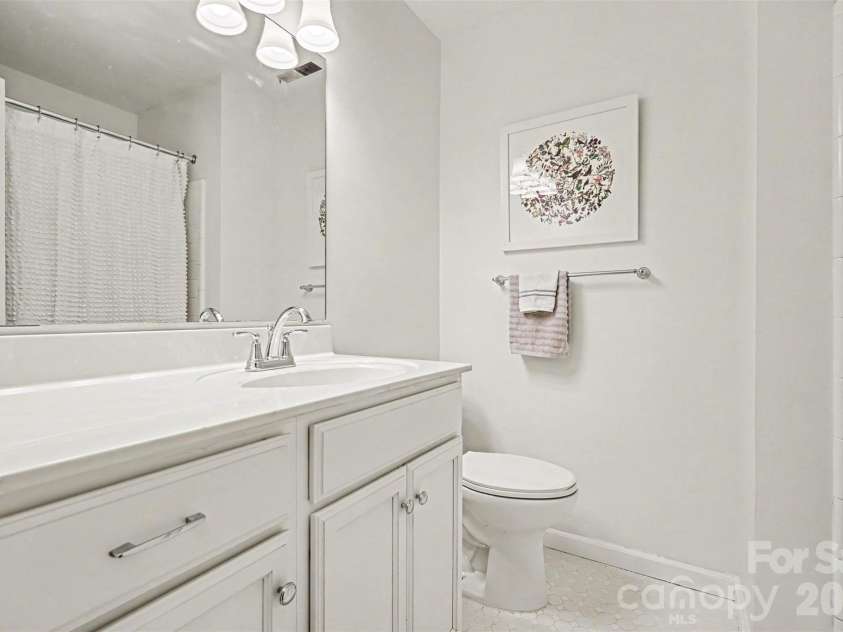 7022 Ludwig Drive, Charlotte, NC 28215.  MLS# CAR4373882, YatesRealty ID 20114. 