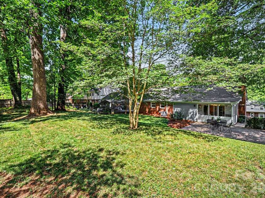 7022 Ludwig Drive, Charlotte, NC 28215.  MLS# CAR4373882, YatesRealty ID 20114. 