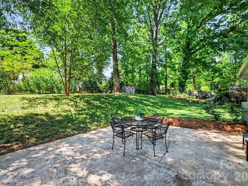 7022 Ludwig Drive, Charlotte, NC 28215.  MLS# CAR4373882, YatesRealty ID 20114. 