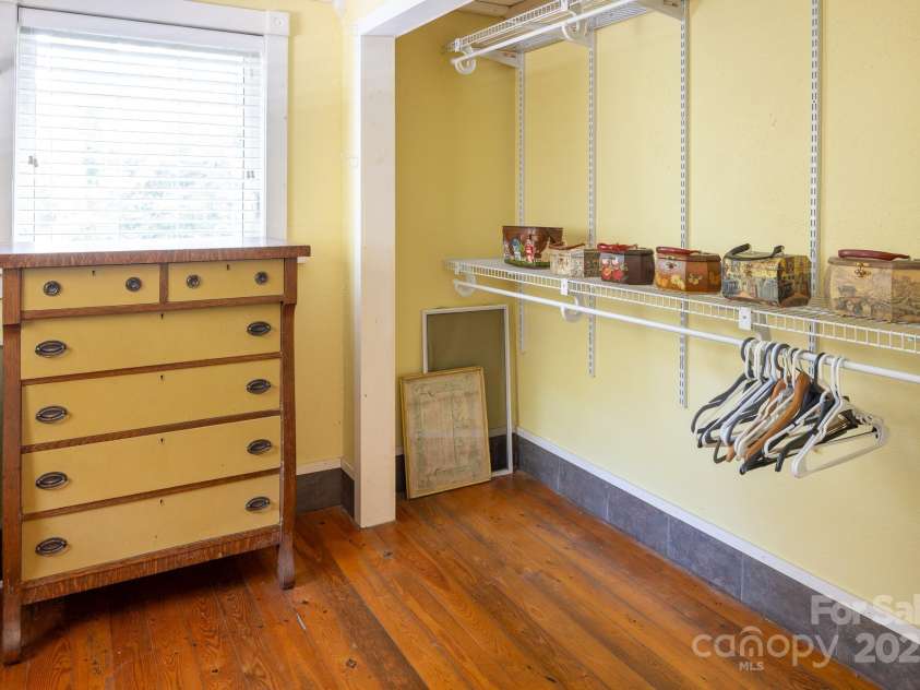 26 Kitazuma Road, Black Mountain, NC 28711.  MLS# CAR4199228, YatesRealty ID 20115. Ample Walk-In closet in Primary