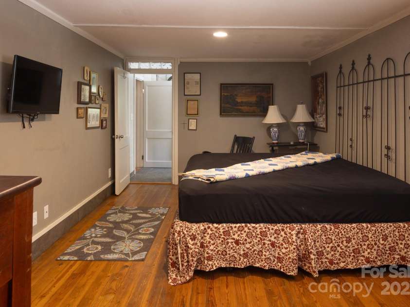 26 Kitazuma Road, Black Mountain, NC 28711.  MLS# CAR4199228, YatesRealty ID 20115. Large Primary Suite with Full Three Piece Ensuite