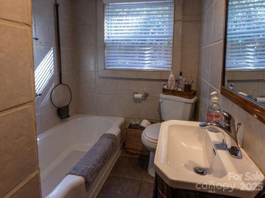 26 Kitazuma Road, Black Mountain, NC 28711.  MLS# CAR4199228, YatesRealty ID 20115. Main floor full bathroom.