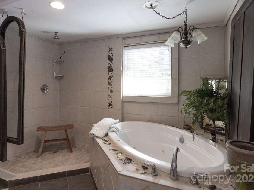 26 Kitazuma Road, Black Mountain, NC 28711.  MLS# CAR4199228, YatesRealty ID 20115. Primary upstairs bathroom with step in shower and large jacuzzi style tub.