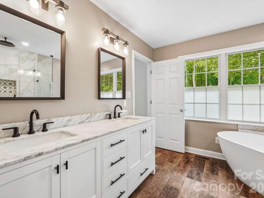917 Clover Park Drive, Clover, SC 29710.  MLS# CAR4378029, YatesRealty ID 20115. Primary bath