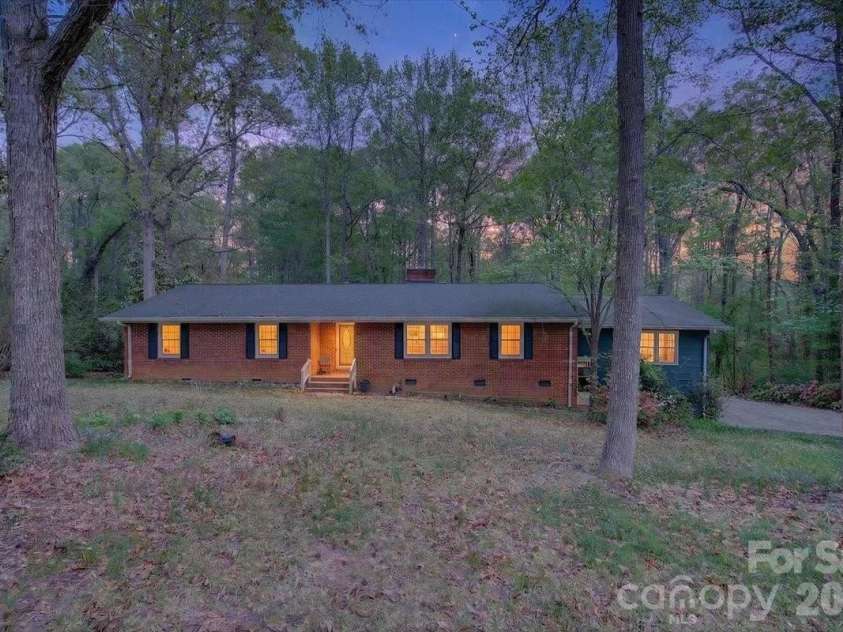 962 Sherwood Circle, Lancaster, SC 29720.  MLS# CAR4330888, YatesRealty ID 20116. 
