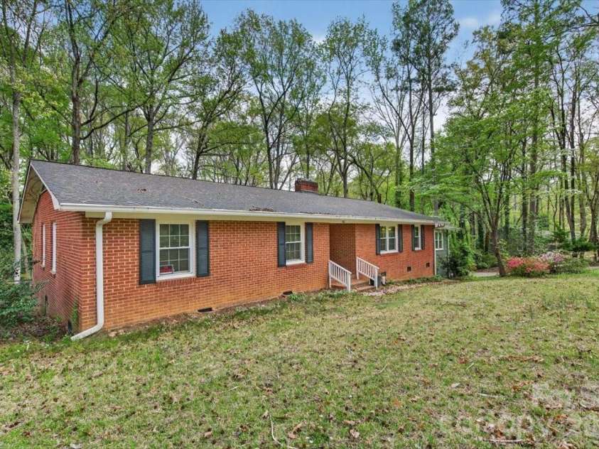 962 Sherwood Circle, Lancaster, SC 29720.  MLS# CAR4330888, YatesRealty ID 20116. 