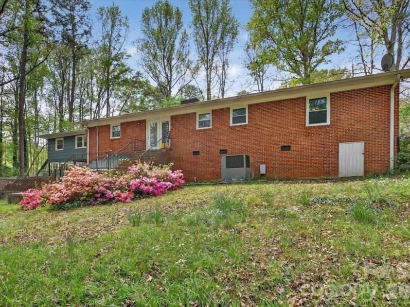 962 Sherwood Circle, Lancaster, SC 29720.  MLS# CAR4330888, YatesRealty ID 20116. 