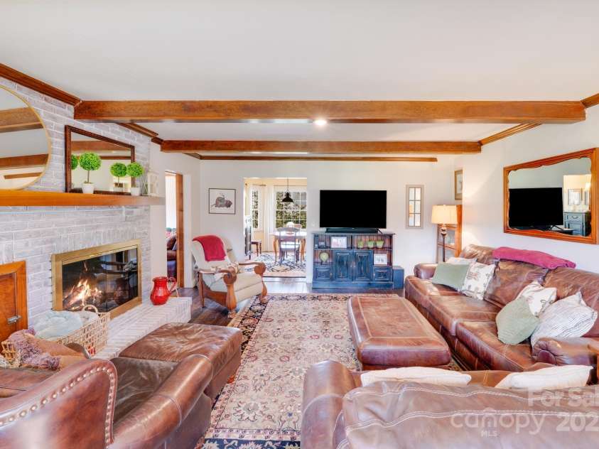 2324 Chestnut Lane, Matthews, NC 28104.  MLS# CAR4233658, YatesRealty ID 20118. 