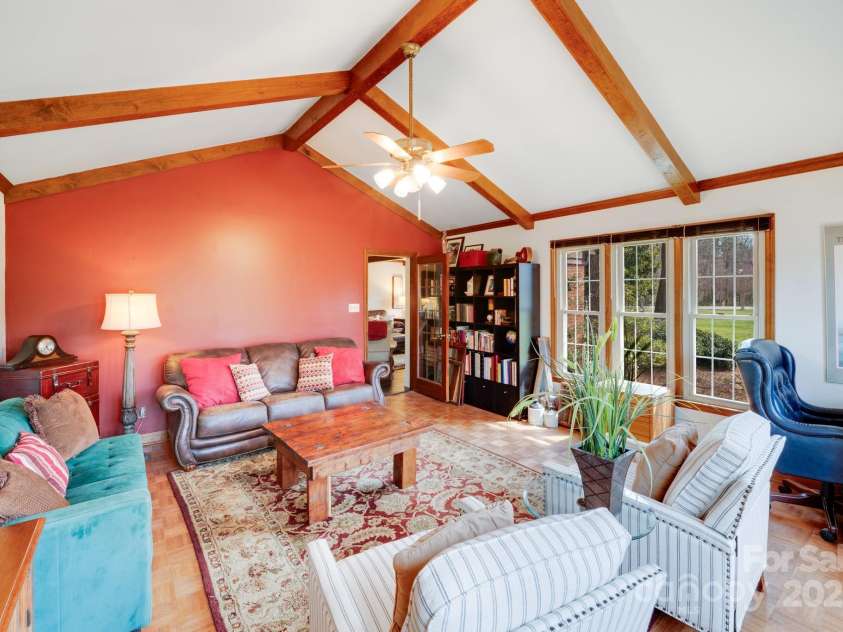 2324 Chestnut Lane, Matthews, NC 28104.  MLS# CAR4233658, YatesRealty ID 20118. 