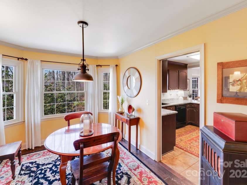 2324 Chestnut Lane, Matthews, NC 28104.  MLS# CAR4233658, YatesRealty ID 20118. 