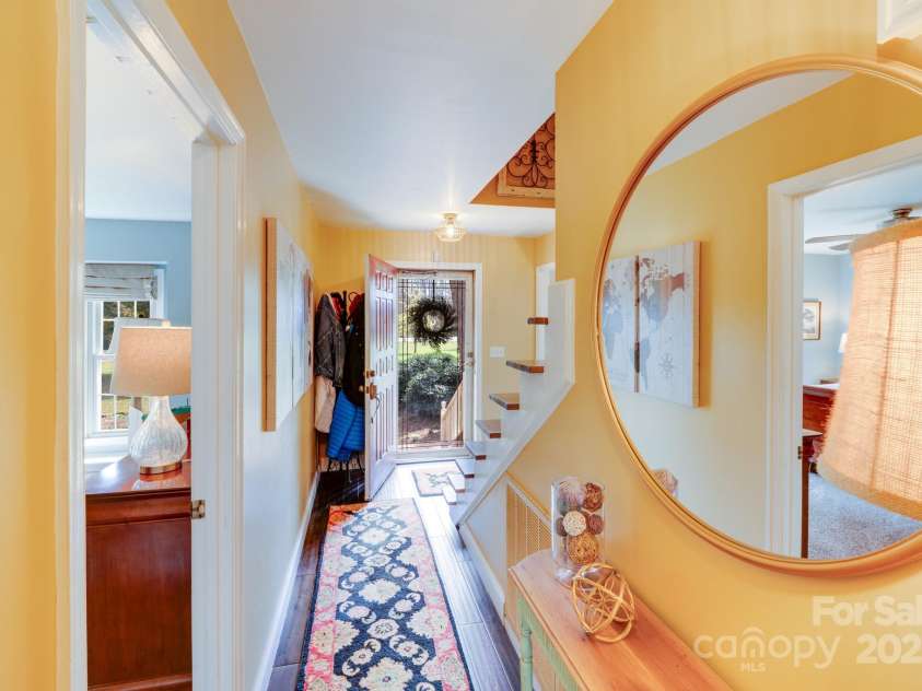 2324 Chestnut Lane, Matthews, NC 28104.  MLS# CAR4233658, YatesRealty ID 20118. 