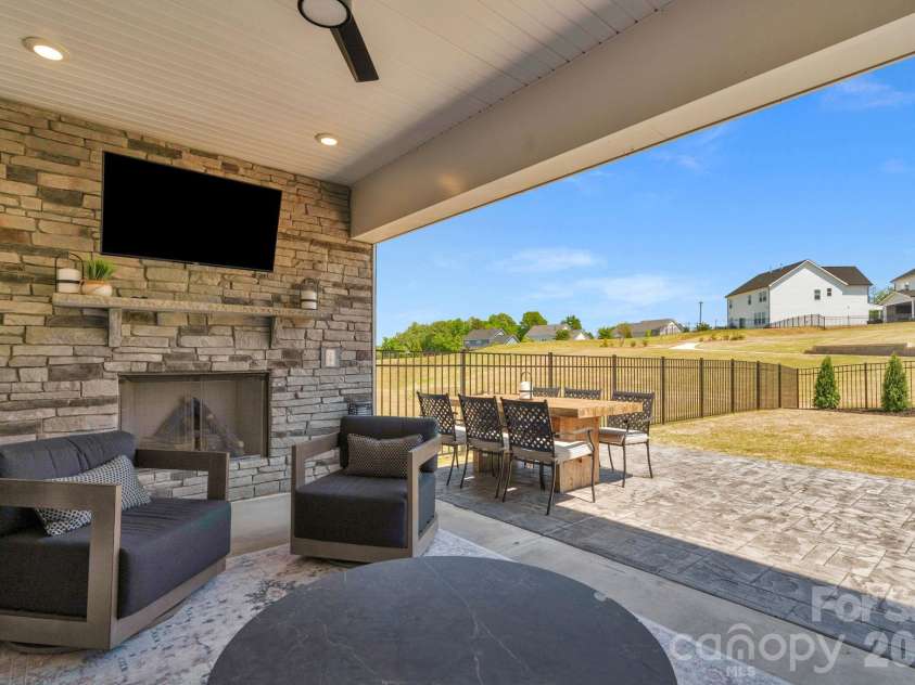 2423 Ridgecrest Way, Fort Mill, SC 29707.  MLS# CAR4372778, YatesRealty ID 20118. 