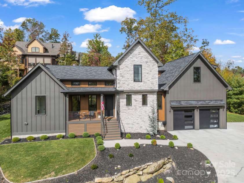 123 Millbrae Loop, Hendersonville, NC 28791.  MLS# CAR4312844, YatesRealty ID 2012. 