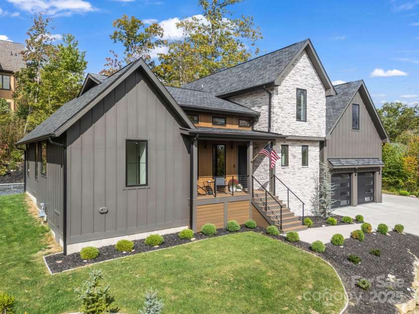 123 Millbrae Loop, Hendersonville, NC 28791.  MLS# CAR4312844, YatesRealty ID 2012. 