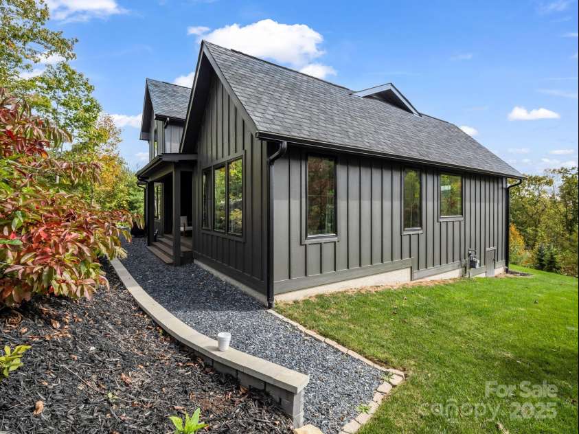 123 Millbrae Loop, Hendersonville, NC 28791.  MLS# CAR4312844, YatesRealty ID 2012. 