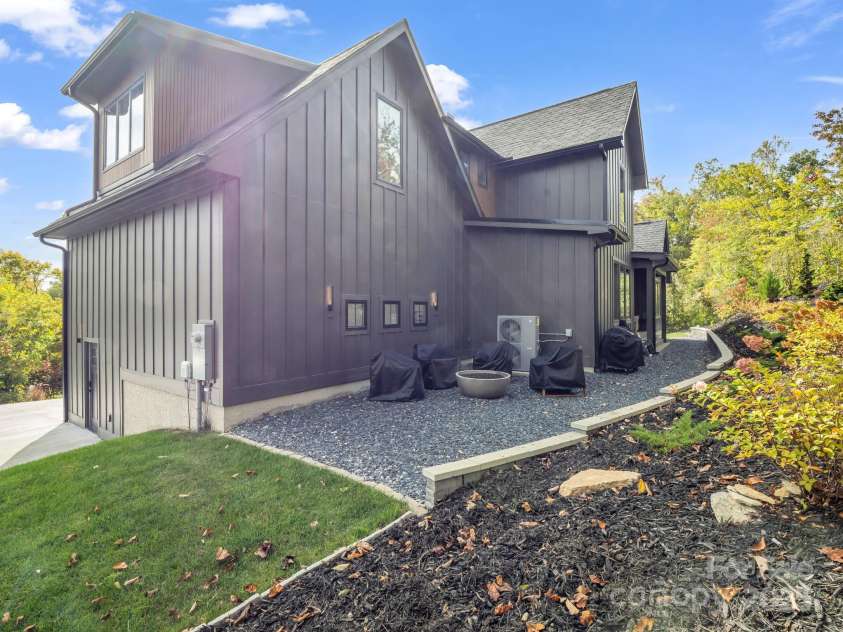 123 Millbrae Loop, Hendersonville, NC 28791.  MLS# CAR4312844, YatesRealty ID 2012. 