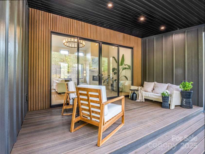 123 Millbrae Loop, Hendersonville, NC 28791.  MLS# CAR4312844, YatesRealty ID 2012. 