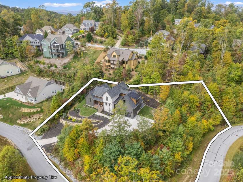 123 Millbrae Loop, Hendersonville, NC 28791.  MLS# CAR4312844, YatesRealty ID 2012. 