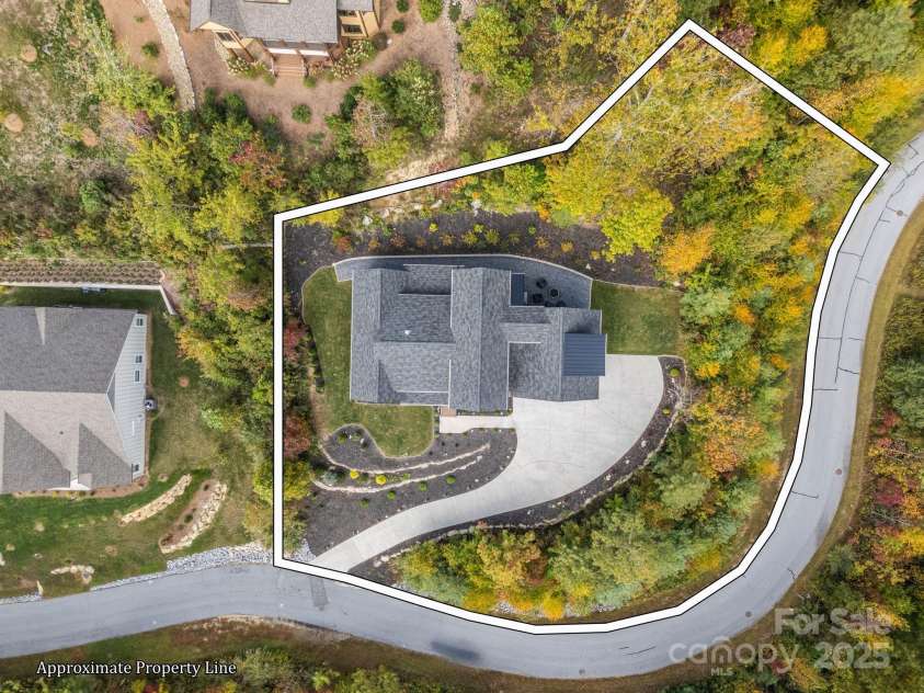 123 Millbrae Loop, Hendersonville, NC 28791.  MLS# CAR4312844, YatesRealty ID 2012. 