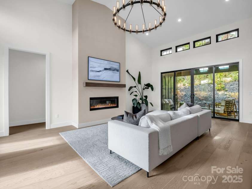 123 Millbrae Loop, Hendersonville, NC 28791.  MLS# CAR4312844, YatesRealty ID 2012. 