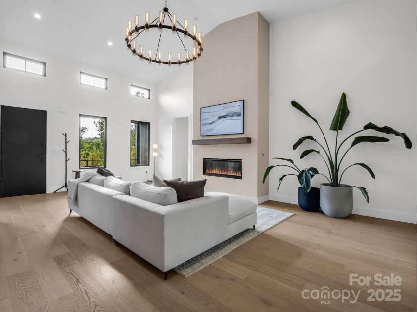 123 Millbrae Loop, Hendersonville, NC 28791.  MLS# CAR4312844, YatesRealty ID 2012. 