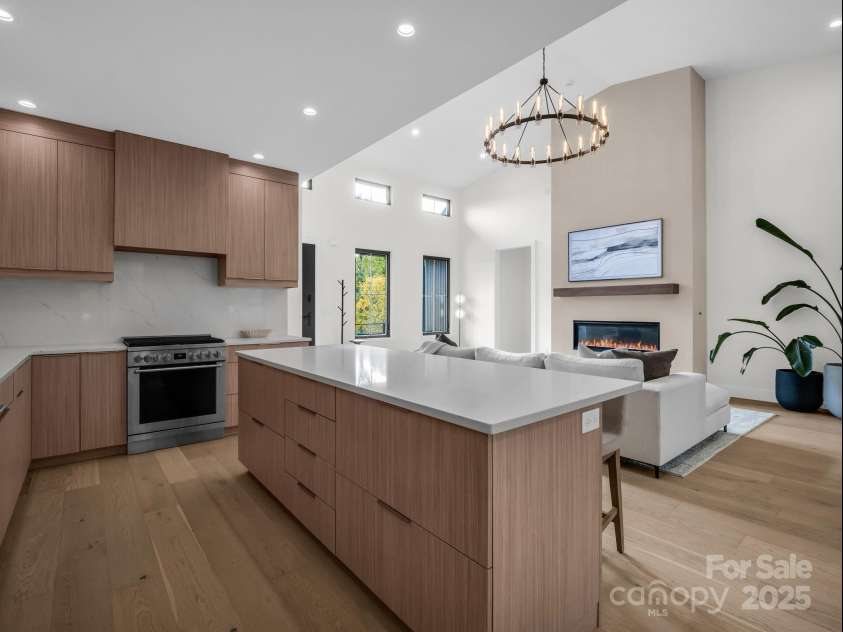 123 Millbrae Loop, Hendersonville, NC 28791.  MLS# CAR4312844, YatesRealty ID 2012. 