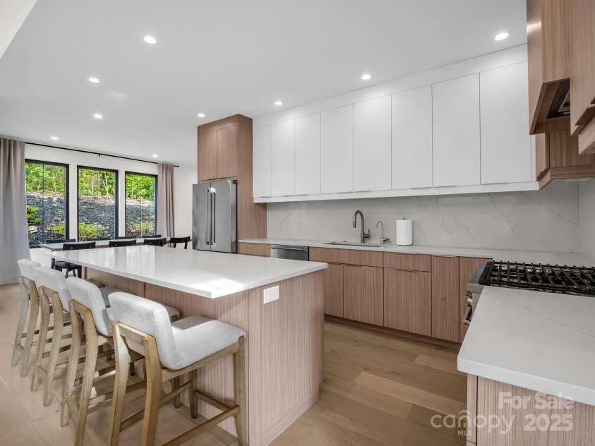 123 Millbrae Loop, Hendersonville, NC 28791.  MLS# CAR4312844, YatesRealty ID 2012. 