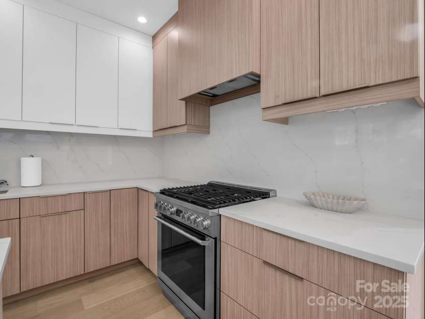 123 Millbrae Loop, Hendersonville, NC 28791.  MLS# CAR4312844, YatesRealty ID 2012. 