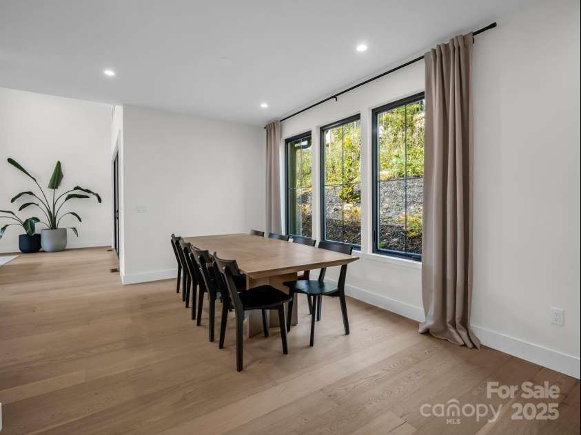 123 Millbrae Loop, Hendersonville, NC 28791.  MLS# CAR4312844, YatesRealty ID 2012. 