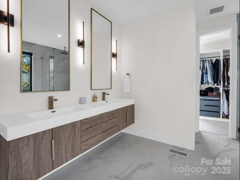 123 Millbrae Loop, Hendersonville, NC 28791.  MLS# CAR4312844, YatesRealty ID 2012. 