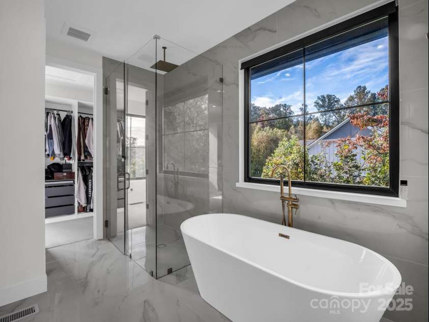 123 Millbrae Loop, Hendersonville, NC 28791.  MLS# CAR4312844, YatesRealty ID 2012. 