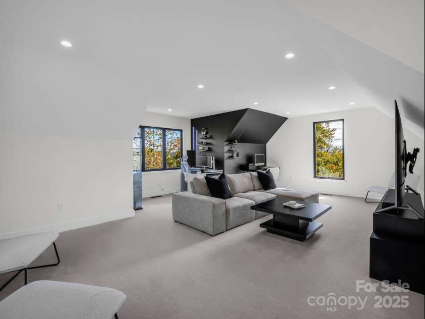 123 Millbrae Loop, Hendersonville, NC 28791.  MLS# CAR4312844, YatesRealty ID 2012. 