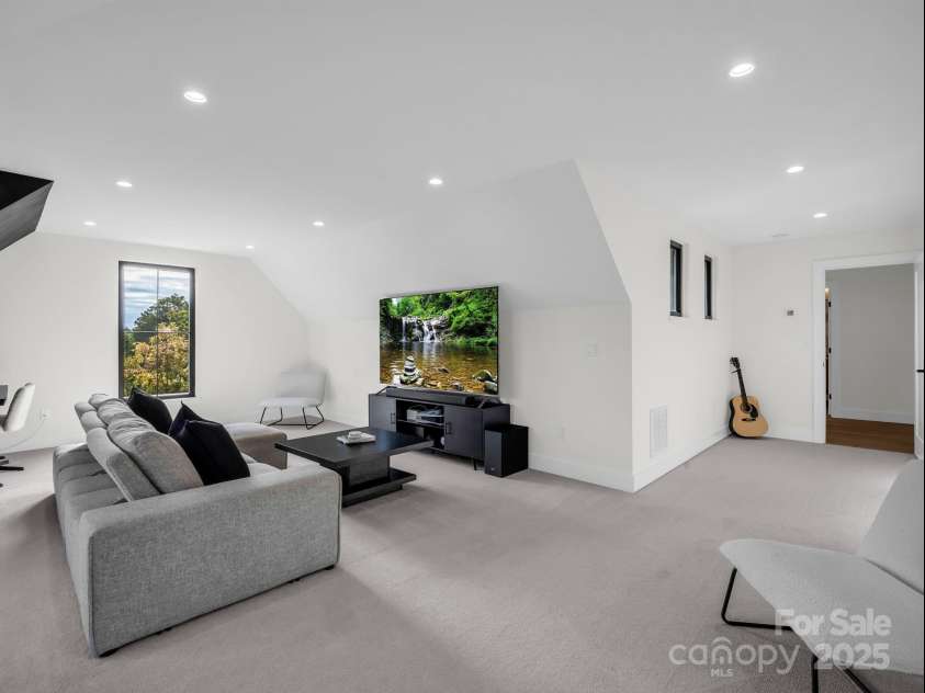 123 Millbrae Loop, Hendersonville, NC 28791.  MLS# CAR4312844, YatesRealty ID 2012. 