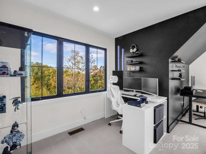 123 Millbrae Loop, Hendersonville, NC 28791.  MLS# CAR4312844, YatesRealty ID 2012. 