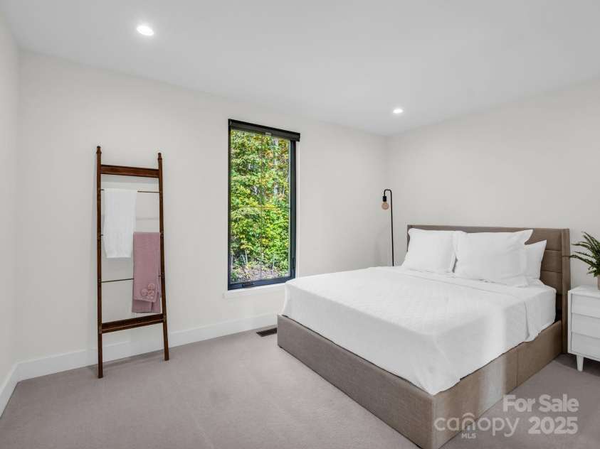 123 Millbrae Loop, Hendersonville, NC 28791.  MLS# CAR4312844, YatesRealty ID 2012. 