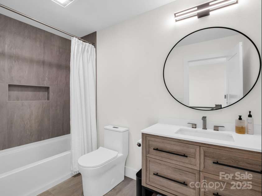 123 Millbrae Loop, Hendersonville, NC 28791.  MLS# CAR4312844, YatesRealty ID 2012. 