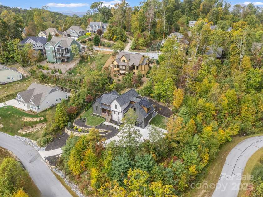 123 Millbrae Loop, Hendersonville, NC 28791.  MLS# CAR4312844, YatesRealty ID 2012. 