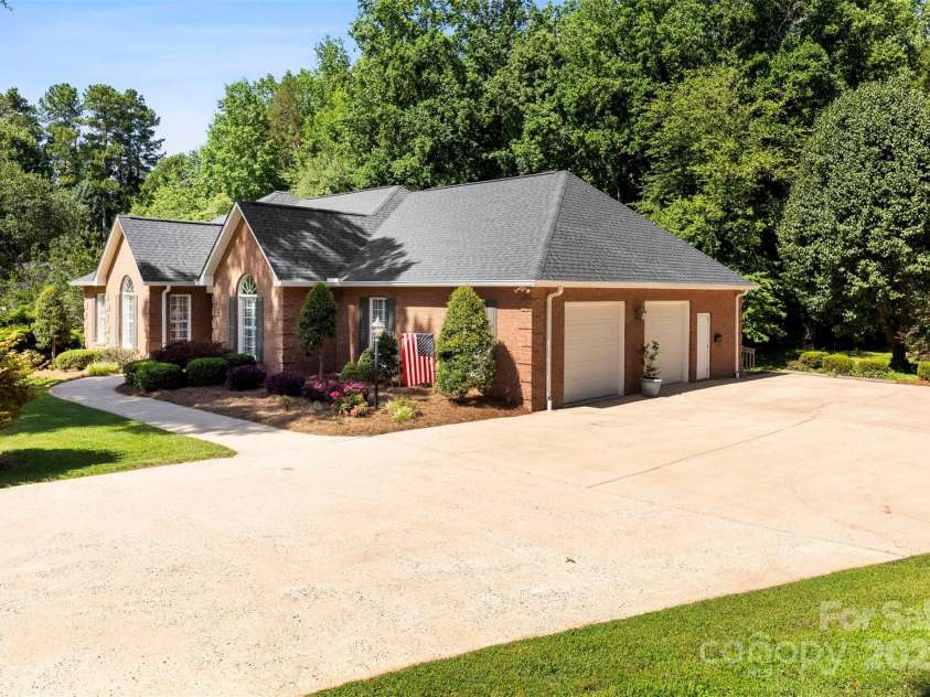 600 Queens Road, Cherryville, NC 28021.  MLS# CAR4272279, YatesRealty ID 2012. 