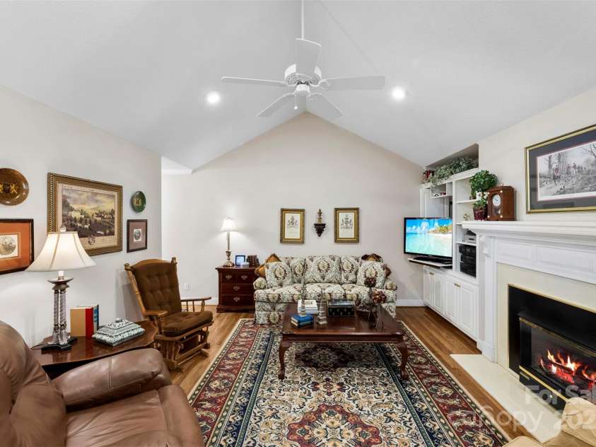 600 Queens Road, Cherryville, NC 28021.  MLS# CAR4272279, YatesRealty ID 2012. 