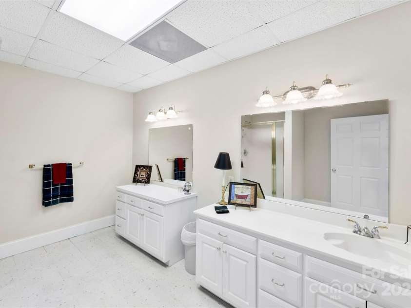 600 Queens Road, Cherryville, NC 28021.  MLS# CAR4272279, YatesRealty ID 2012. 
