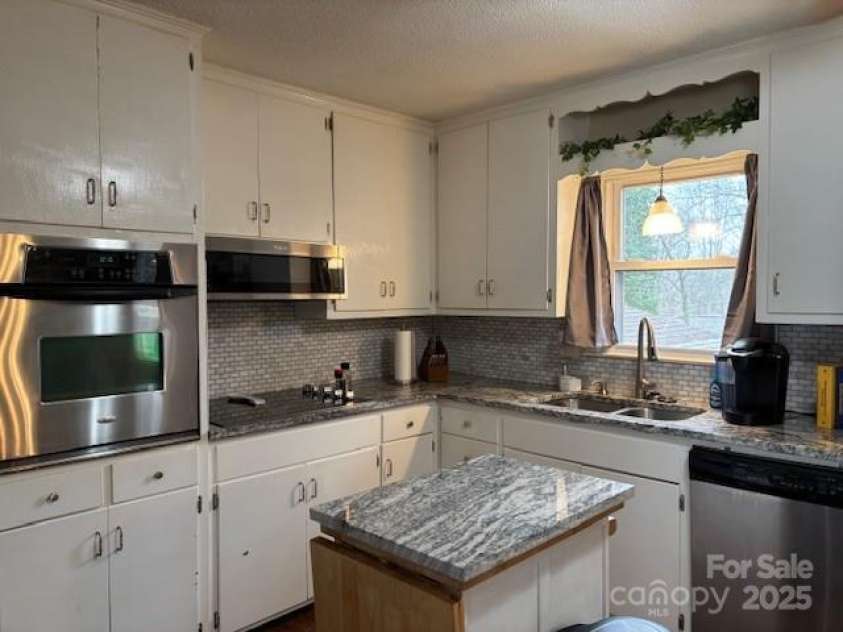 818 6th Street, Newton, NC 28658.  MLS# CAR4221482, YatesRealty ID 2012. 