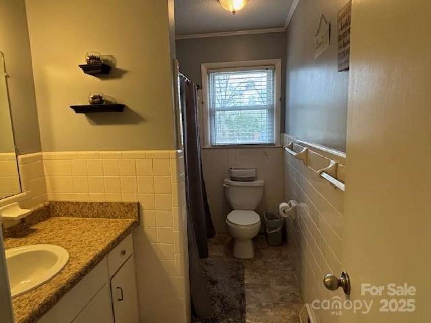 818 6th Street, Newton, NC 28658.  MLS# CAR4221482, YatesRealty ID 2012. 