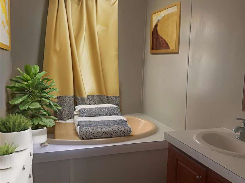 109 Pinion Drive, Greenwood, SC 29649.  MLS# CAR4270618, YatesRealty ID 20120. Virtual Bathroom