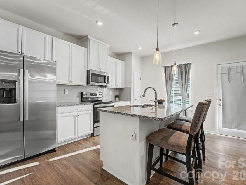 2105 Autumn Olive Lane, Matthews, NC 28104.  MLS# CAR4352199, YatesRealty ID 20121. 
