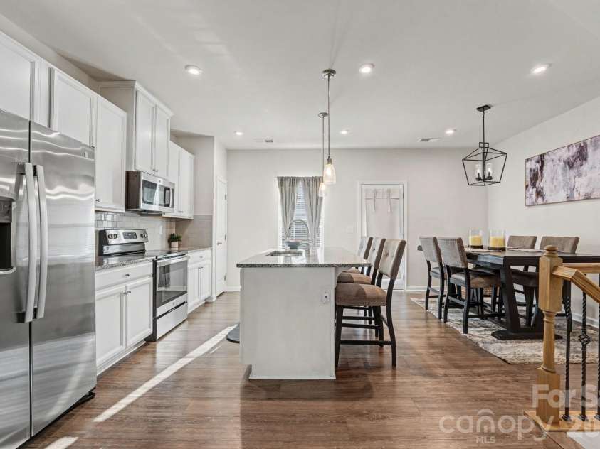 2105 Autumn Olive Lane, Matthews, NC 28104.  MLS# CAR4352199, YatesRealty ID 20121. 