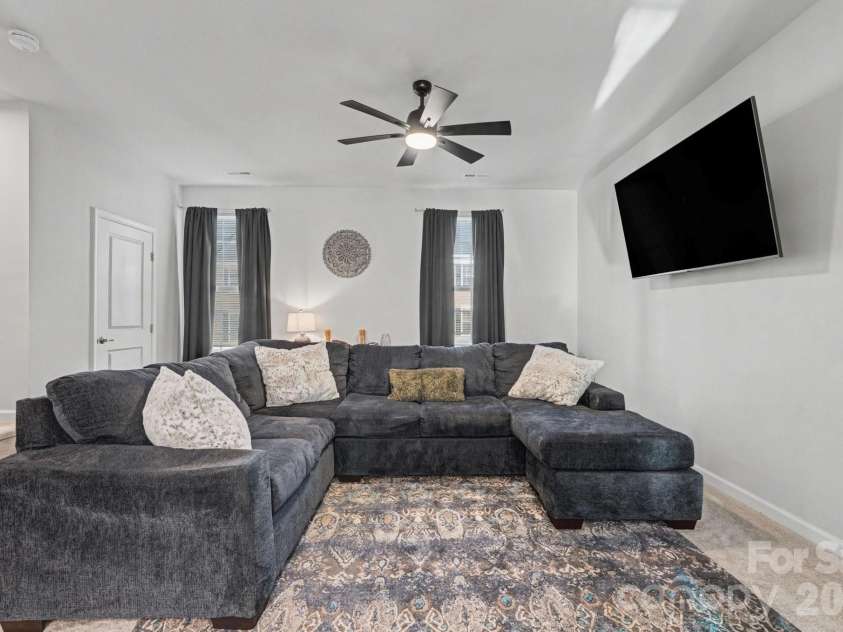 2105 Autumn Olive Lane, Matthews, NC 28104.  MLS# CAR4352199, YatesRealty ID 20121. 